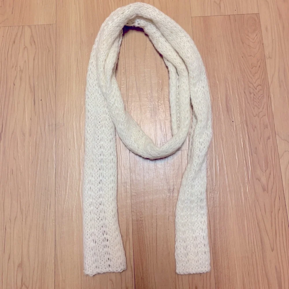 🦋 3/$9 Forever 21 white and gold scarf